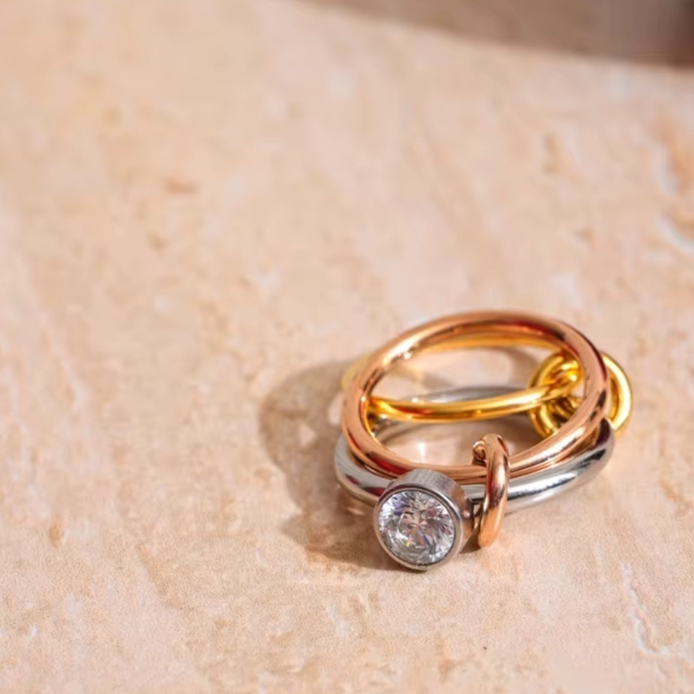 Trinity Style Interlocking Stainless Steel Ring ✨ - Picture 5 of 9